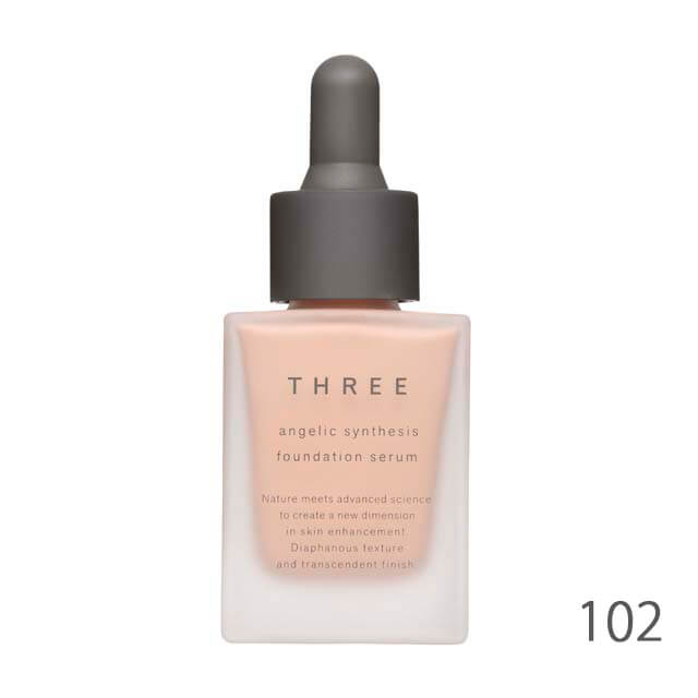 Angelic Synthesis Foundation Serum #102 30 ml. ฟาวเดชั่นรูปแบบเซรั่ม มอบผิวชุ่มชื้นดุจสกินแคร์ชั้นเลิศ ให้ผิวโกลว์ดูสุขภาพดี เนื้อบางเบา เกลี่ยง่าย เผยผิวกระจ่างใส เงางาม